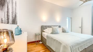 Silitysrauta/-lauta, Wi-Fi, vuodevaatteet