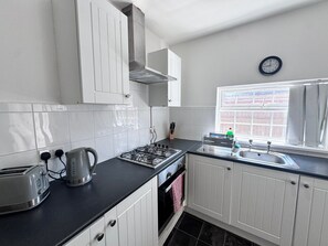 Full-sized fridge, microwave, oven, cookware/dishes/utensils