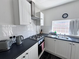 大冰箱、微波炉、烤箱、厨具/餐具