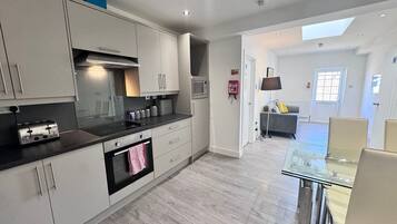 Full-sized fridge, microwave, oven, cookware/dishes/utensils