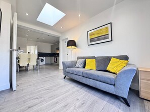 Living area - Ox Heathrow Stay  (Harlington)