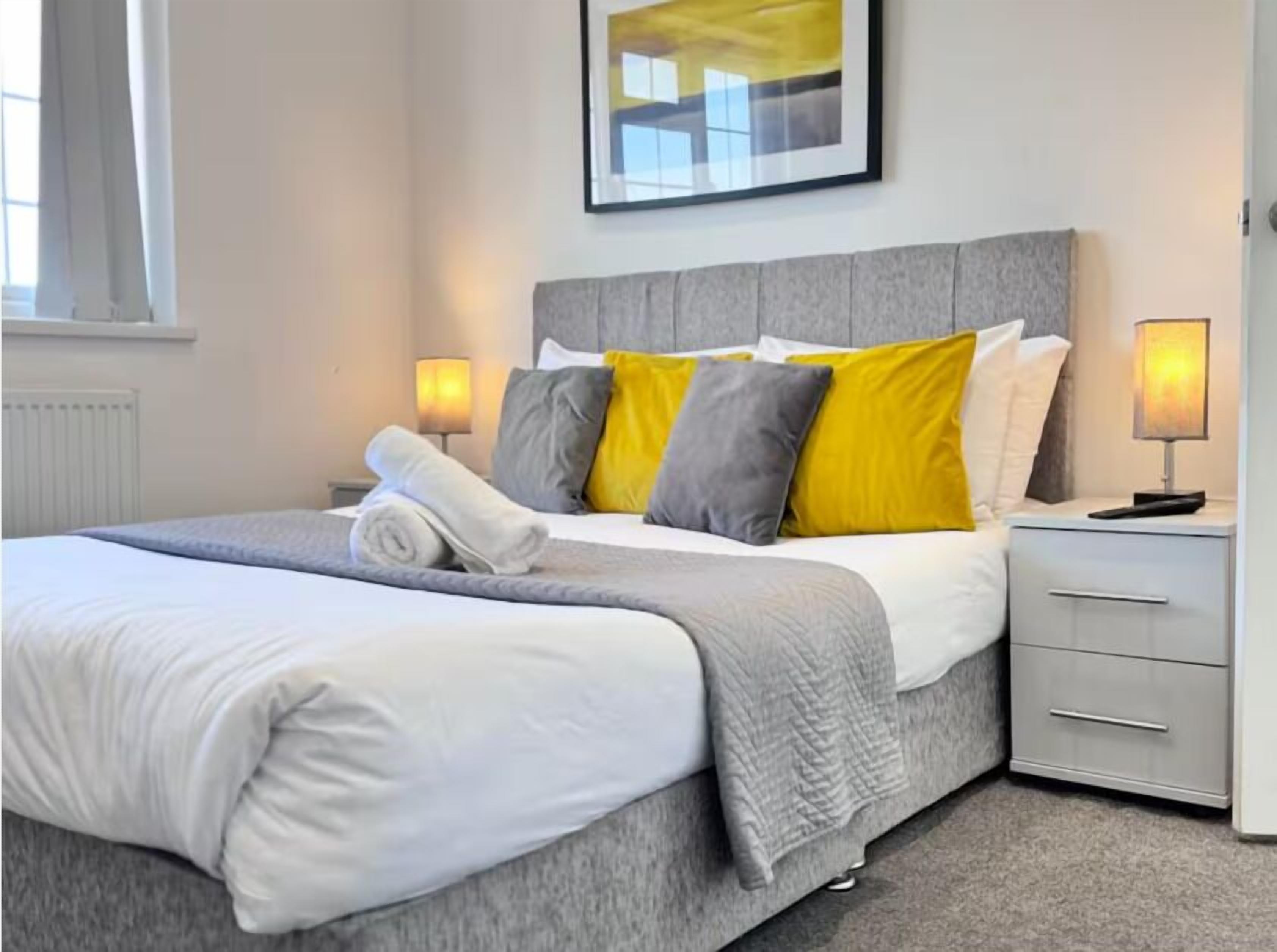 Classic Double Room, 1 King Bed, Non Smoking, Private Bathroom | Free WiFi