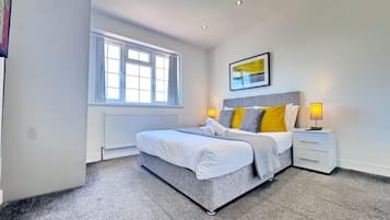 Classic Double Room, 1 King Bed, Non Smoking, Private Bathroom | Free WiFi