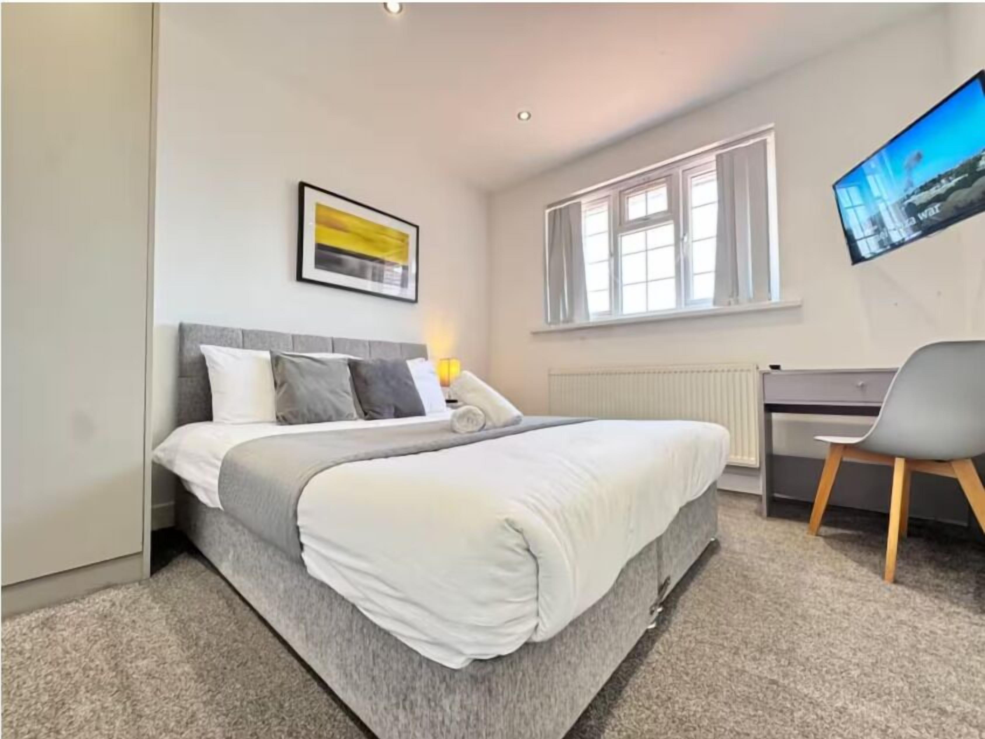 Comfort Double Room, 1 King Bed, Private Bathroom | Free WiFi