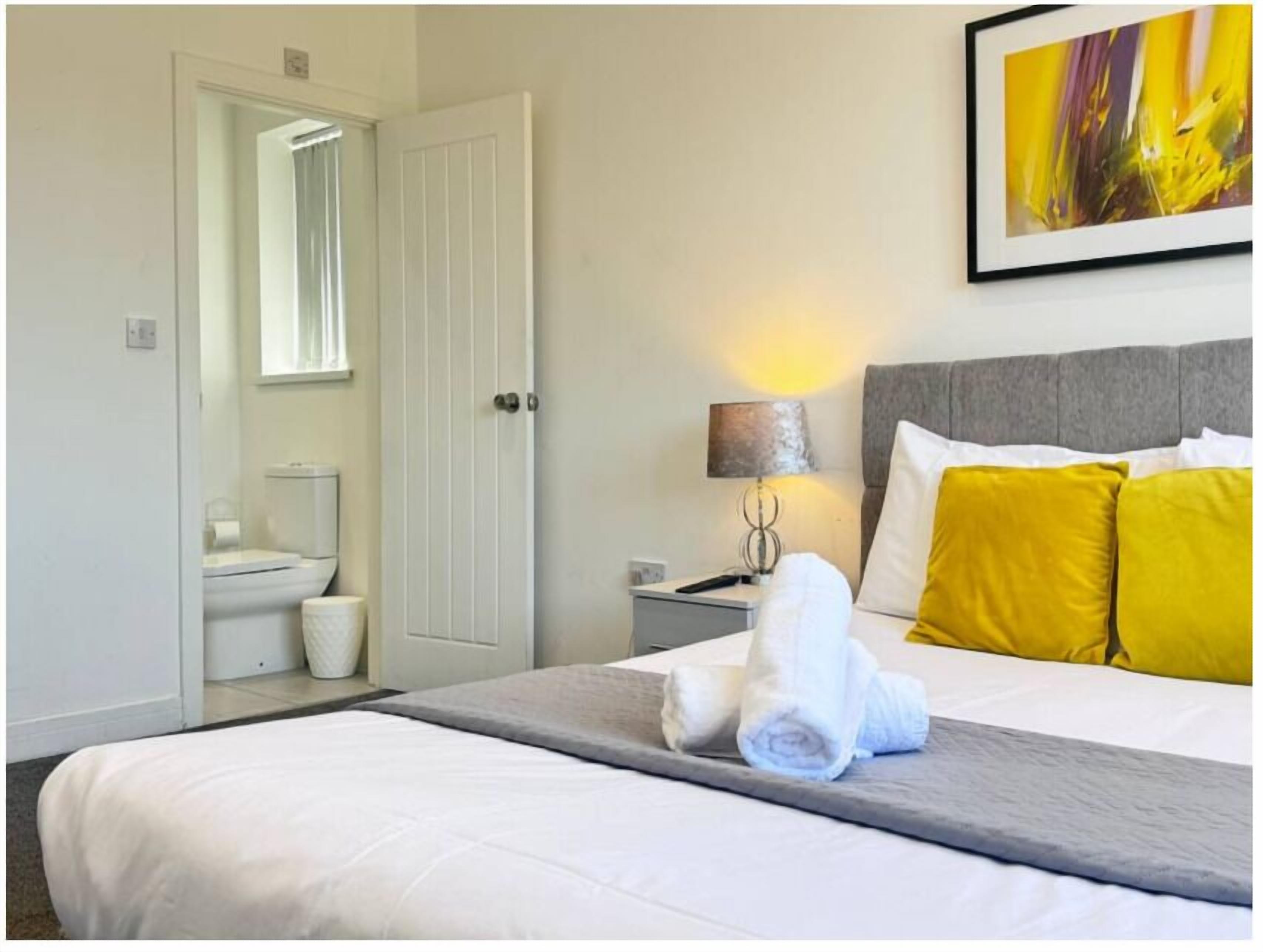 Classic Double Room, 1 King Bed, Private Bathroom | Free WiFi