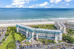 A hotel with a pool, a beach, and ocean views. - 2BR Top-Floor Oceanfront Condo with Beach & Pool View (Pawleys Island)