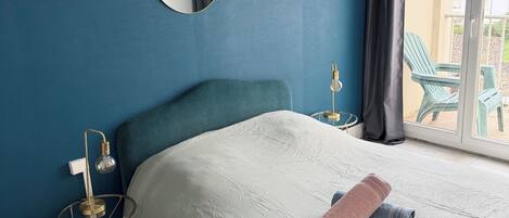 3 bedrooms, iron/ironing board, bed sheets