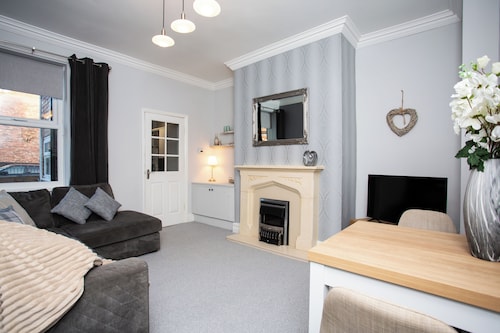The Whickham View | ground floor apartment | Wi-Fi | Free parking