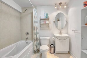 Bathroom - A Very Peaceful Home (Oshawa)