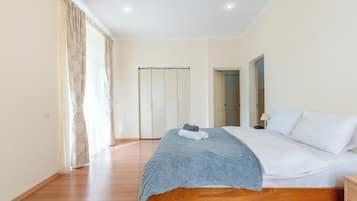 Casa, patio, vistas al patio | Tabla de planchar con plancha y wifi gratis