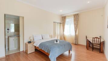 House, Patio, Courtyard View | Seterika/papan seterika, Wi-fi percuma