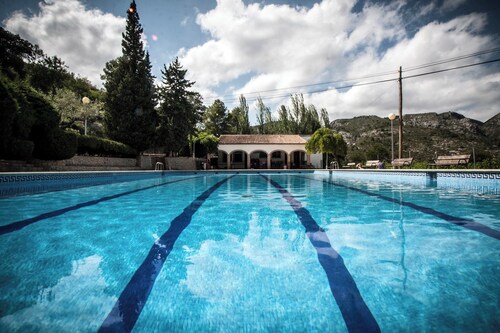 House with spectacular mountain views.