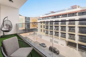 Property grounds - Stylish 2 Bedrooms | Pool Gym & Family-Friendly (Dubai)