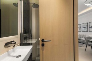 Shower, hair dryer - Stylish 2 Bedrooms | Pool Gym & Family-Friendly (Dubai)