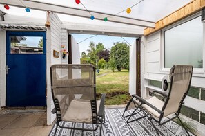 Terrace/patio - Holiday Home 'Reethaus Kälberstieg' with Lake View, Private Terrace and Wi-Fi (Grebin)
