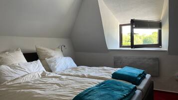 Iron/ironing board, WiFi, bed sheets