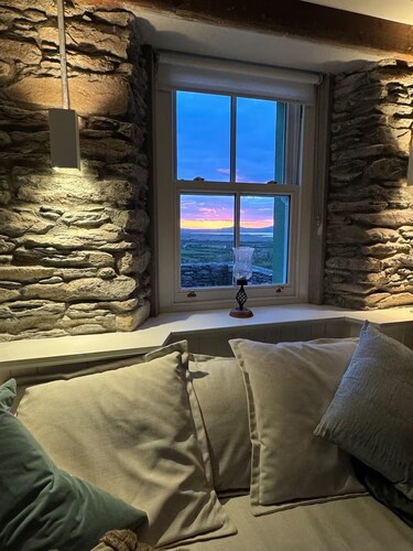 Charming 95 yr old cottage near Dingle Ballydavid perfect for relaxing getaway