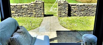 Charming 95 yr old cottage near Dingle Ballydavid perfect for relaxing getaway