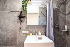 Hårtørrer, håndklæder, Sæbe, Shampoo