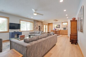 Apartment (2 Bedrooms) | Interior - Lakeside Retreat in Hayward: Pet Friendly! (Hayward)