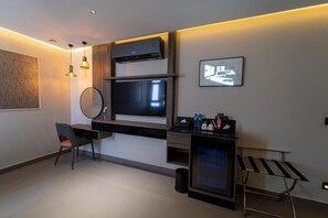 Standard Double Room, City View | Interior