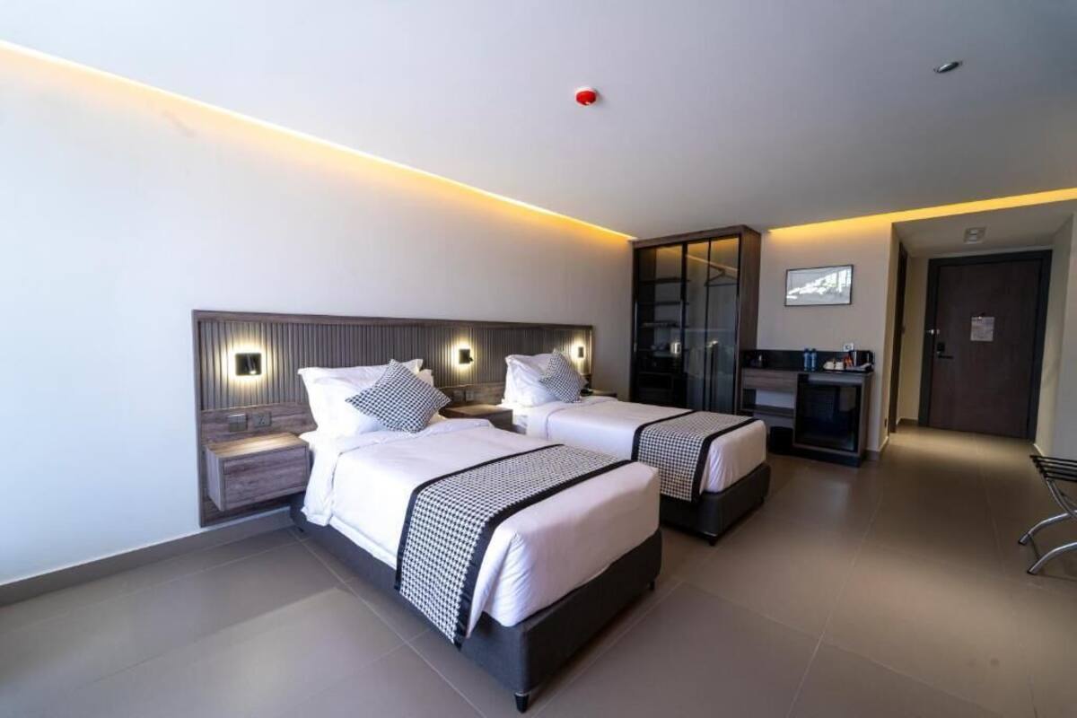 Tvåbäddsrum Deluxe - havsutsikt | Mörkläggningsgardiner, strykjärn/strykbräda och gratis wi-fi