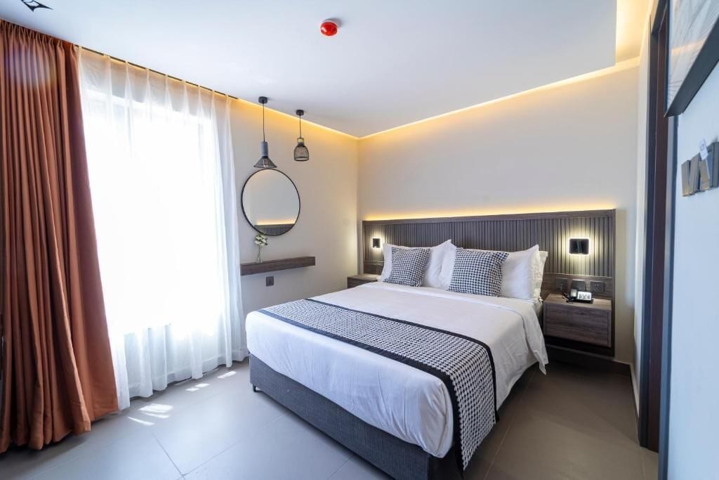 Standard-Doppelzimmer, Stadtblick | Verdunkelungsvorhänge, Bügeleisen/Bügelbrett, kostenloses WLAN