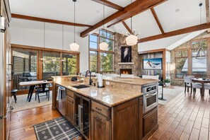 Fridge, microwave, oven, stovetop - Whispering Pines🌲Luxury Keystone Retreat 🏔️ Hot Tub 🛁 Game Room ⛷️ 1 Mile to Lifts (Keystone)