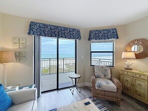 TV - Luxury Beachfront Escape │ Pool, Spa, BBQ +Parking (St. Pete Beach)