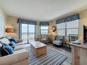TV - Luxury Beachfront Escape │ Pool, Spa, BBQ +Parking (St. Pete Beach)