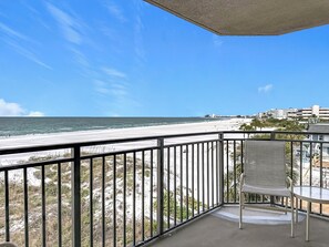 Property grounds - Luxury Beachfront Escape │ Pool, Spa, BBQ +Parking (St. Pete Beach)