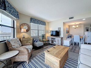 TV - Luxury Beachfront Escape │ Pool, Spa, BBQ +Parking (St. Pete Beach)