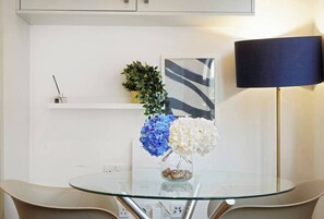 Living Room - Stylish Feltham Studio near Station & Shops (Vilnius)
