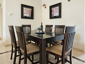 Dining - Garden floor apt, Ocean Pino Golf, Cabopino (Marbella)