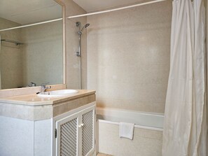 Regadera, secadora de cabello, bidet 