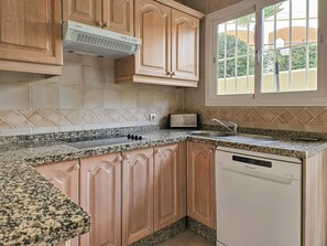 Fridge, microwave, oven, dishwasher - Garden floor apt, Ocean Pino Golf, Cabopino (Marbella)