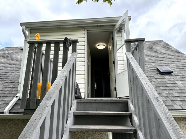 Apartment, 1 Bedroom | Exterior detail - Cozy Duplex 2nd Floor Suite (Winnipeg)