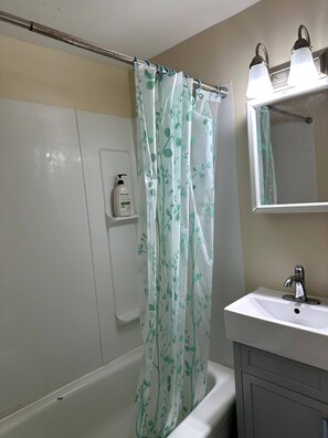 Apartamento, 1 quarto | Banheiro