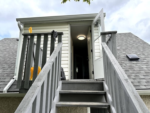 Apartment, 1 Bedroom | Exterior detail - Cozy Duplex 2nd Floor Suite (Winnipeg)