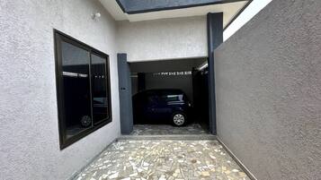 House, 4 Bedrooms | Property grounds