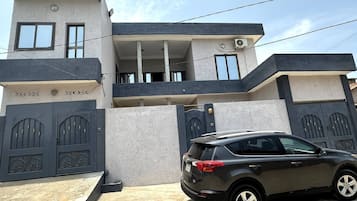 House, 4 Bedrooms | Exterior