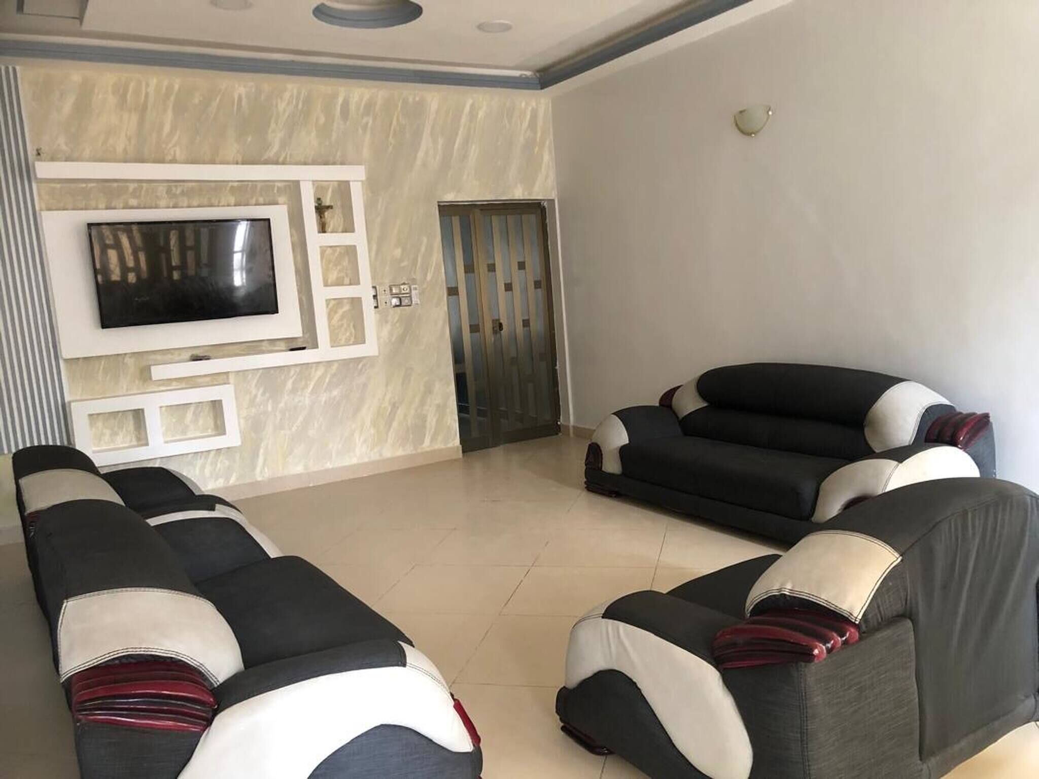 하우스, 침실 4개 | 거실