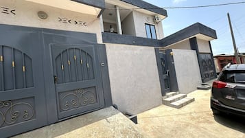 House, 4 Bedrooms | Exterior detail