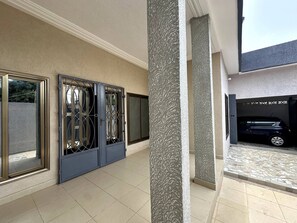 House, 4 Bedrooms | Exterior detail - Mariagletta Cozy Villa (Abomey-Calavi)