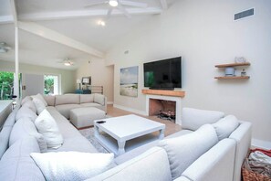 TV - Direct Gulf Access & Canal-Front Luxury – Your Ultimate Sanibel Sanctuary (Sanibel)