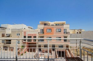 Property grounds - Comfortable 3-Bedroom Home in Mellieha by Homely (Il-Mellieħa)