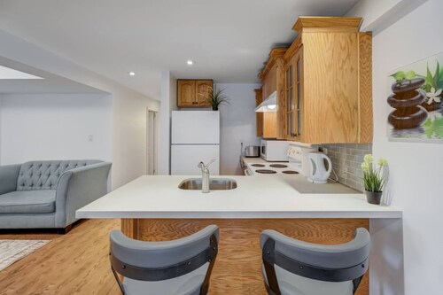 Comfortable Whitby 2 Bedroom Lower Suite