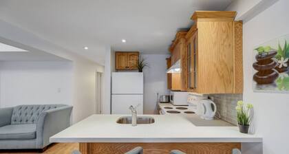 Comfortable Whitby 2 Bedroom Lower Suite