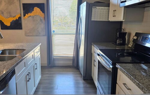 East End 2BR Close to Stadiums Downtown