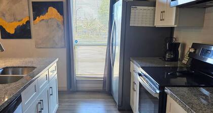 East End 2BR Close to Stadiums Downtown